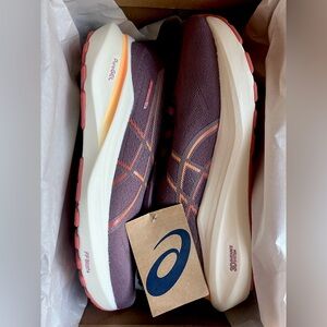 Women’s Asics GT 2000 13 (size 9)